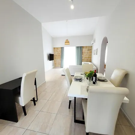 Large Comfortable 2 Bedroom 200mbps Wifi *