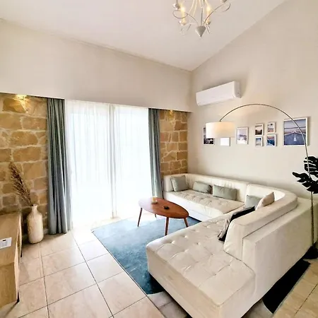 Large Comfortable 2 Bedroom 200mbps Wifi Apartment Paphos