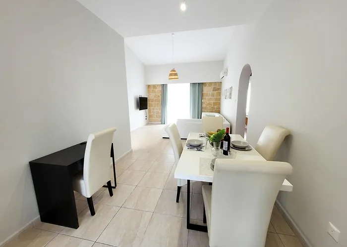 Large Comfortable 2 Bedroom 200mbps Wifi *