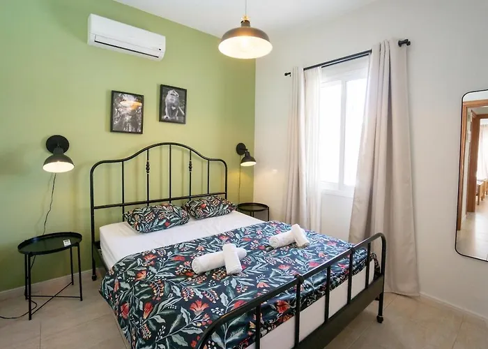 Large Comfortable 2 Bedroom 200mbps Wifi