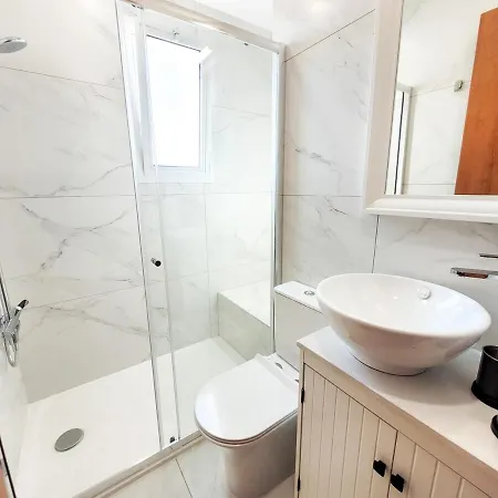 Large Comfortable 2 Bedroom 200mbps Wifi *