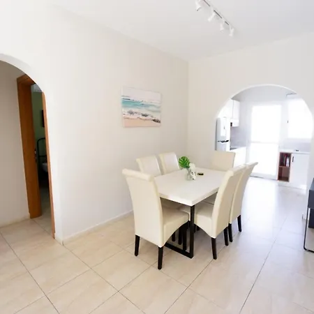 Large Comfortable 2 Bedroom 200mbps Wifi