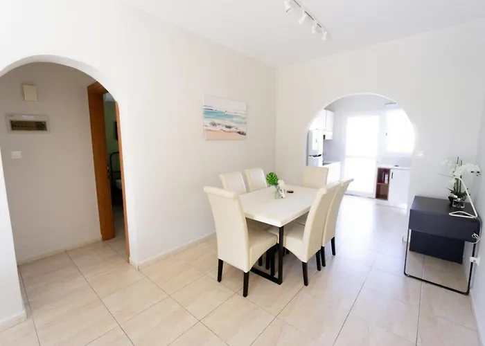 Large Comfortable 2 Bedroom 200mbps Wifi